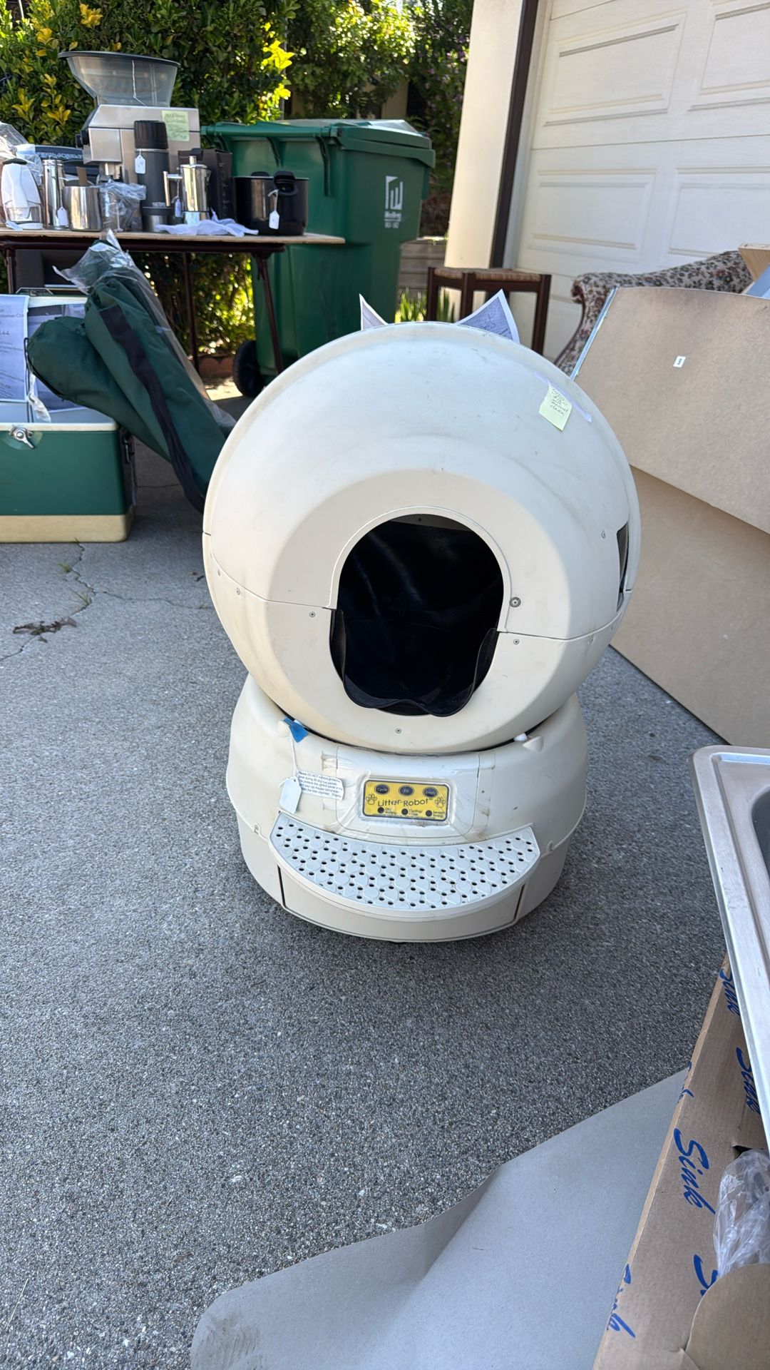 Litter Robot. automatic cat litter box