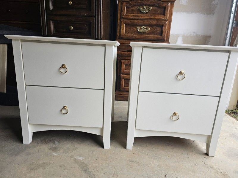 2 beautiful white nightstands. Wood tables with 2 drawers and gold hardware
26.5 inches high
17.75 inches deep
23.5 inches wide