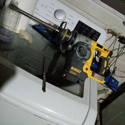 DeWalt 20V MAX XR Brushless Rotary Hammer (DCH273) + 6.0Ah FlexVolt Battery