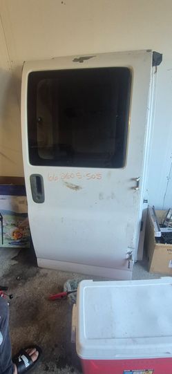 Title: OEM Rear Cargo Doors for Chevrolet Express / GMC Savana (1)Description:Selling a pair of factory original (OEM) rear cargo doors for