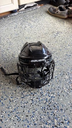 Hockey helmet