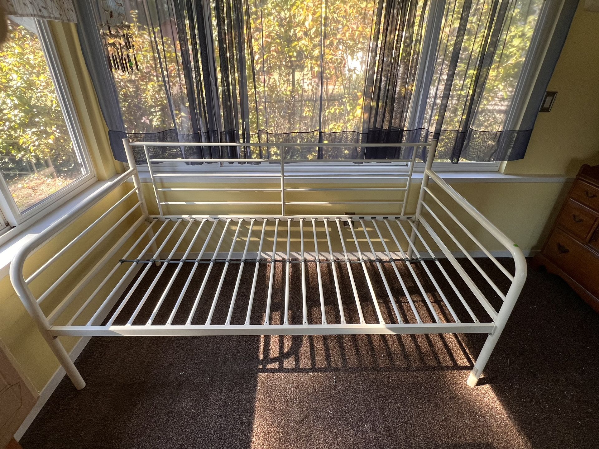 Vintage Twin Size White Daybed Metal Frame