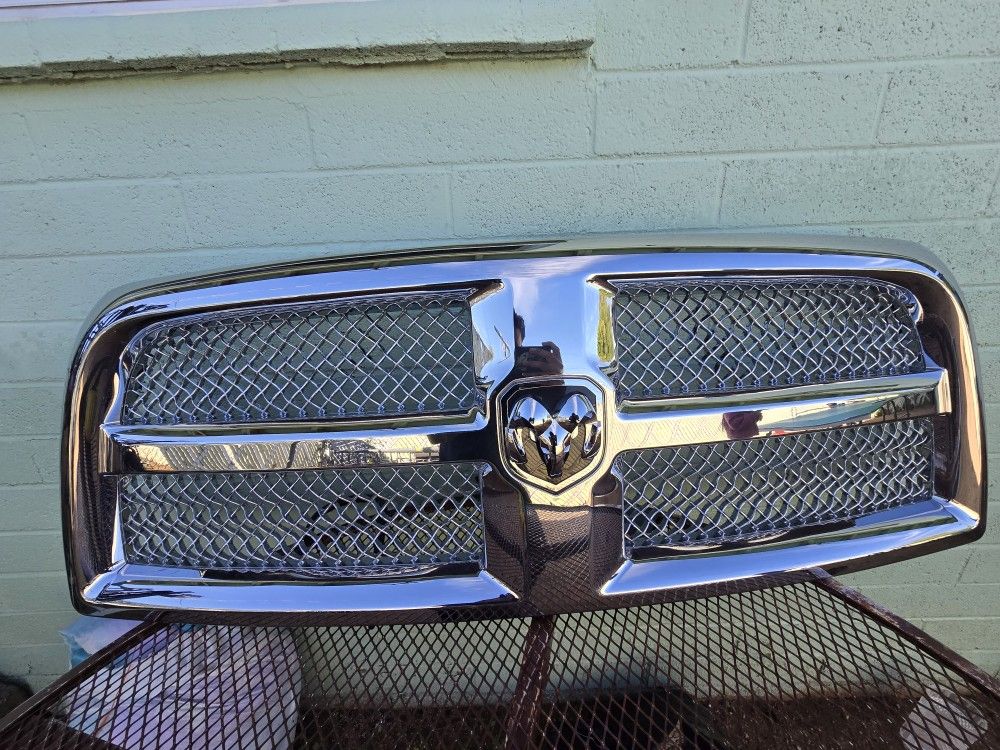 Grill For Dodge Ram 2013-2018 In Perfect Condition