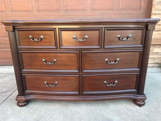 Solid Wood 7 Drawer Dresser