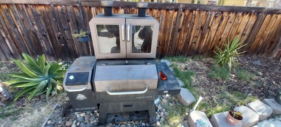 Pit Boss Lockhart Platinum series pellet smoker