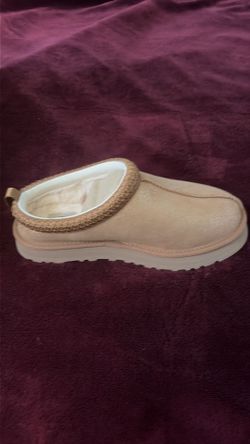 Girl’s size 5 Uggs Tazz Dazzle