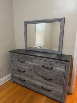 Ashley furniture dresser with mirror