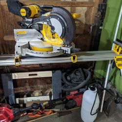 Dewalt DWS716 Miter Saw and Saw Horse and extra blade