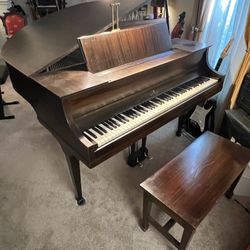 Baby Grand Piano 2