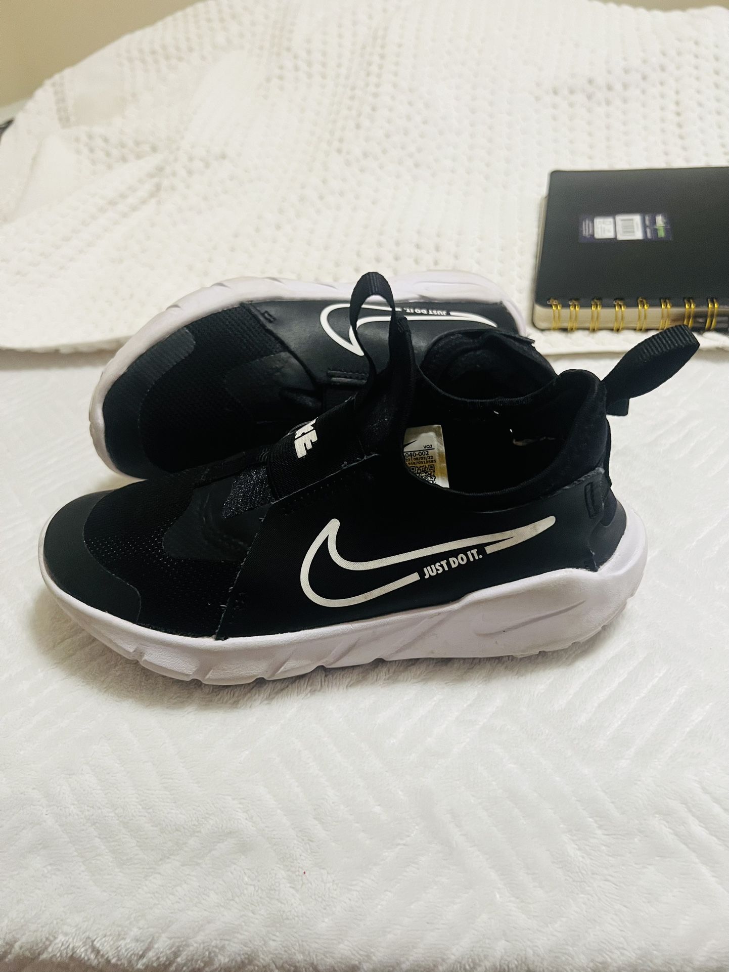 Nike 2Y & OOFOS 13 - 2?