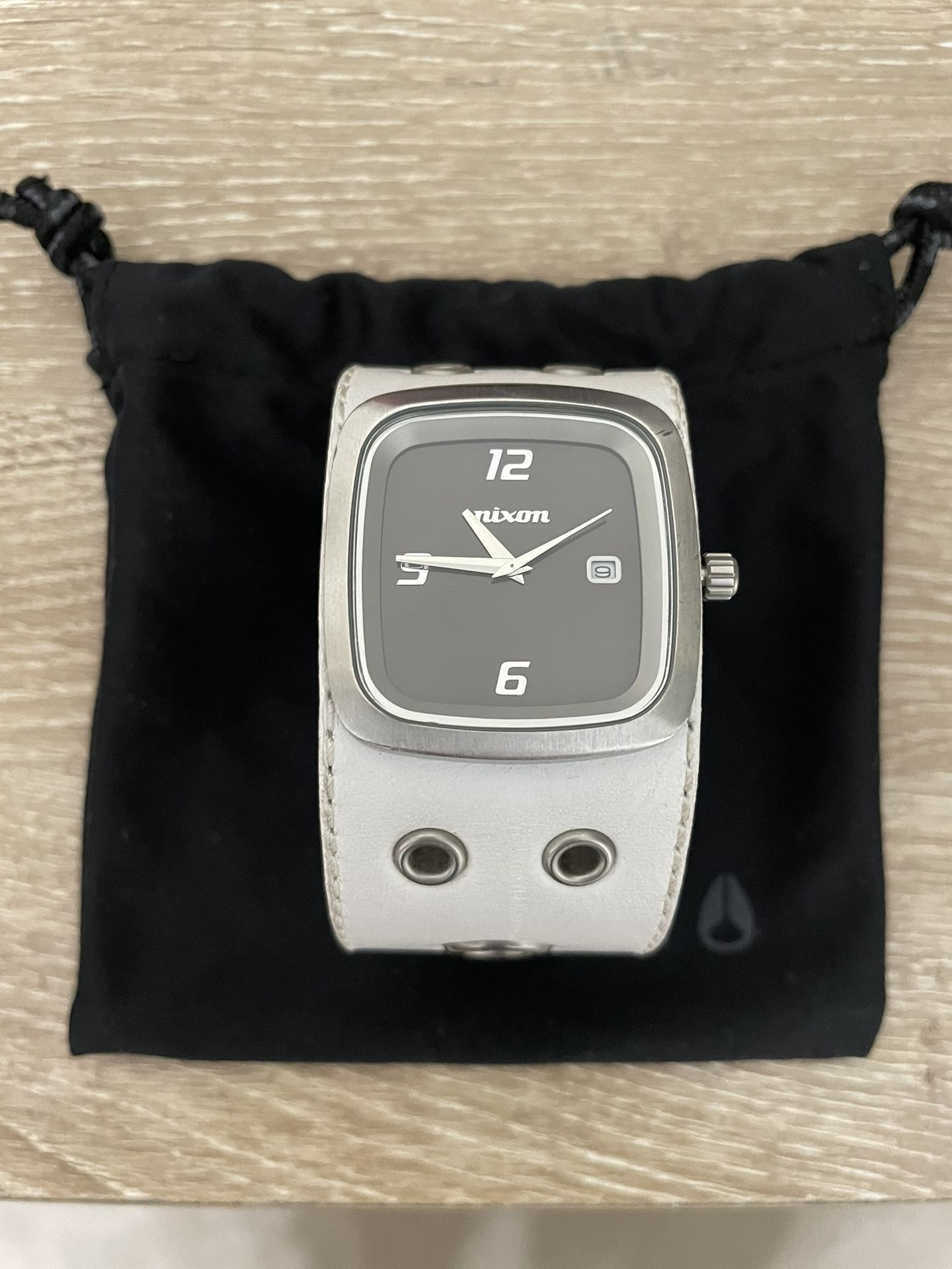 Nixon GTO Watch In White/Black Face