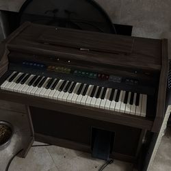 Organ piano $20 pick up only