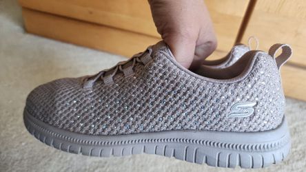Skechers Virtue Rhinestone Taupe Size 6.5