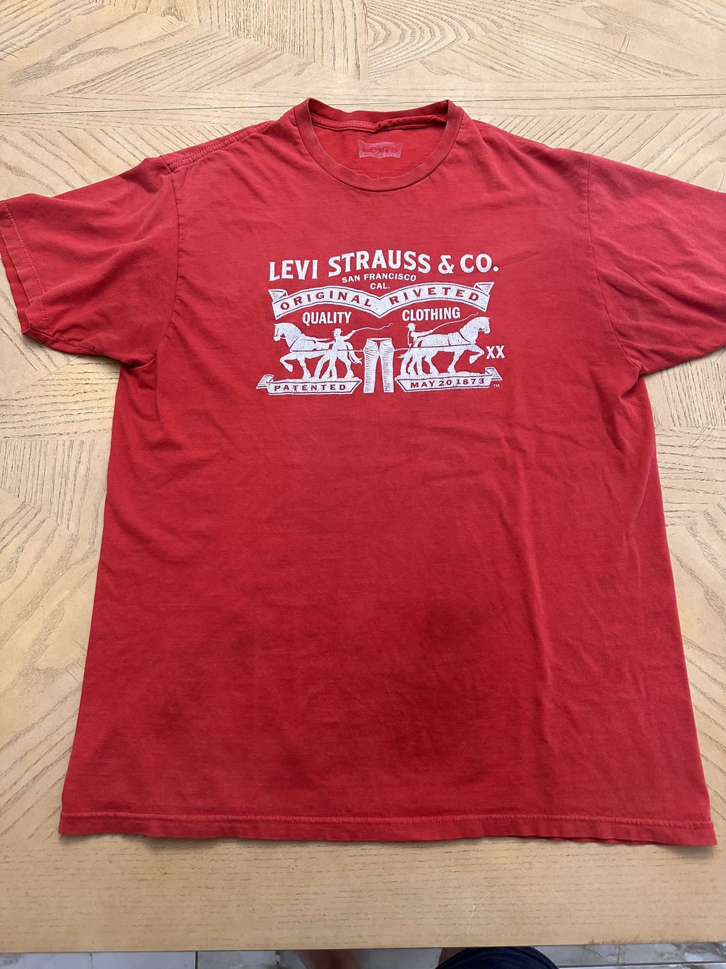 Levi’s Red T Shirt Men’s Size Large
