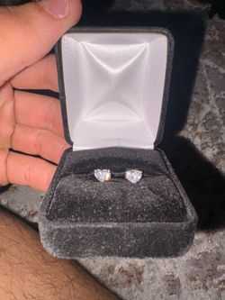 heart shaped diamond earings