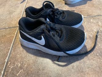 Nike Black Low-Top Sneakers for kids