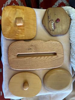 5 wooden lids