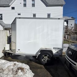 5 X 8 Enclosed Trailer 