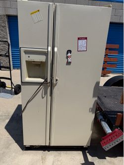 GE 27.1 cu. ft. side-by-side Refrigerator-Freezer