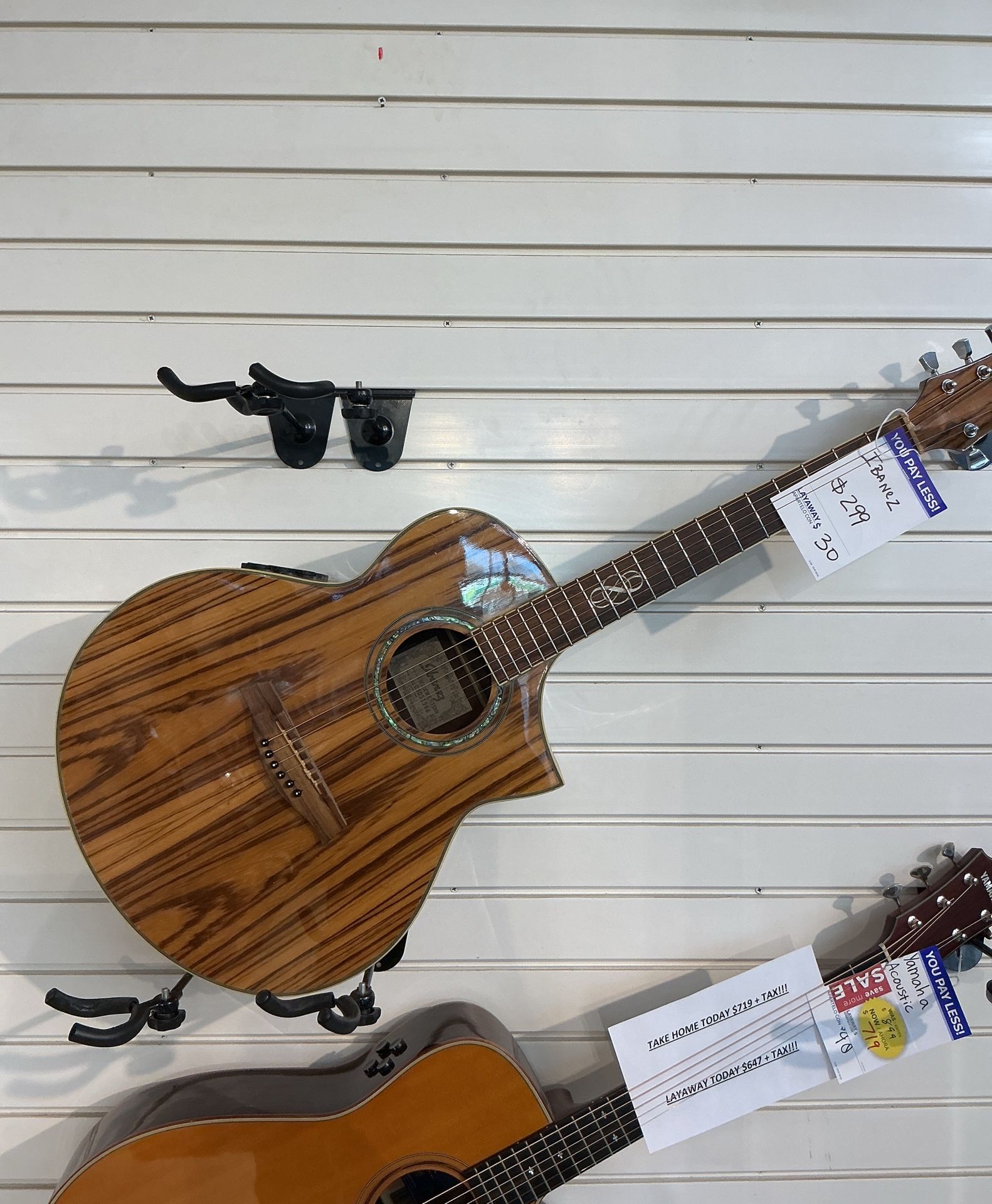 ACOUSTIC GUITAR