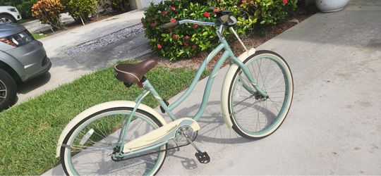 Huffy Cranbrook cruiser bicycle