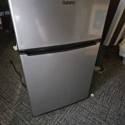 Galaxy 3.1 Cu ft Mini Fridge/Freezer