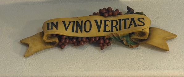 Design Toscano “In Vino Veritas” Wall Plaque – In Wine There Is Truth