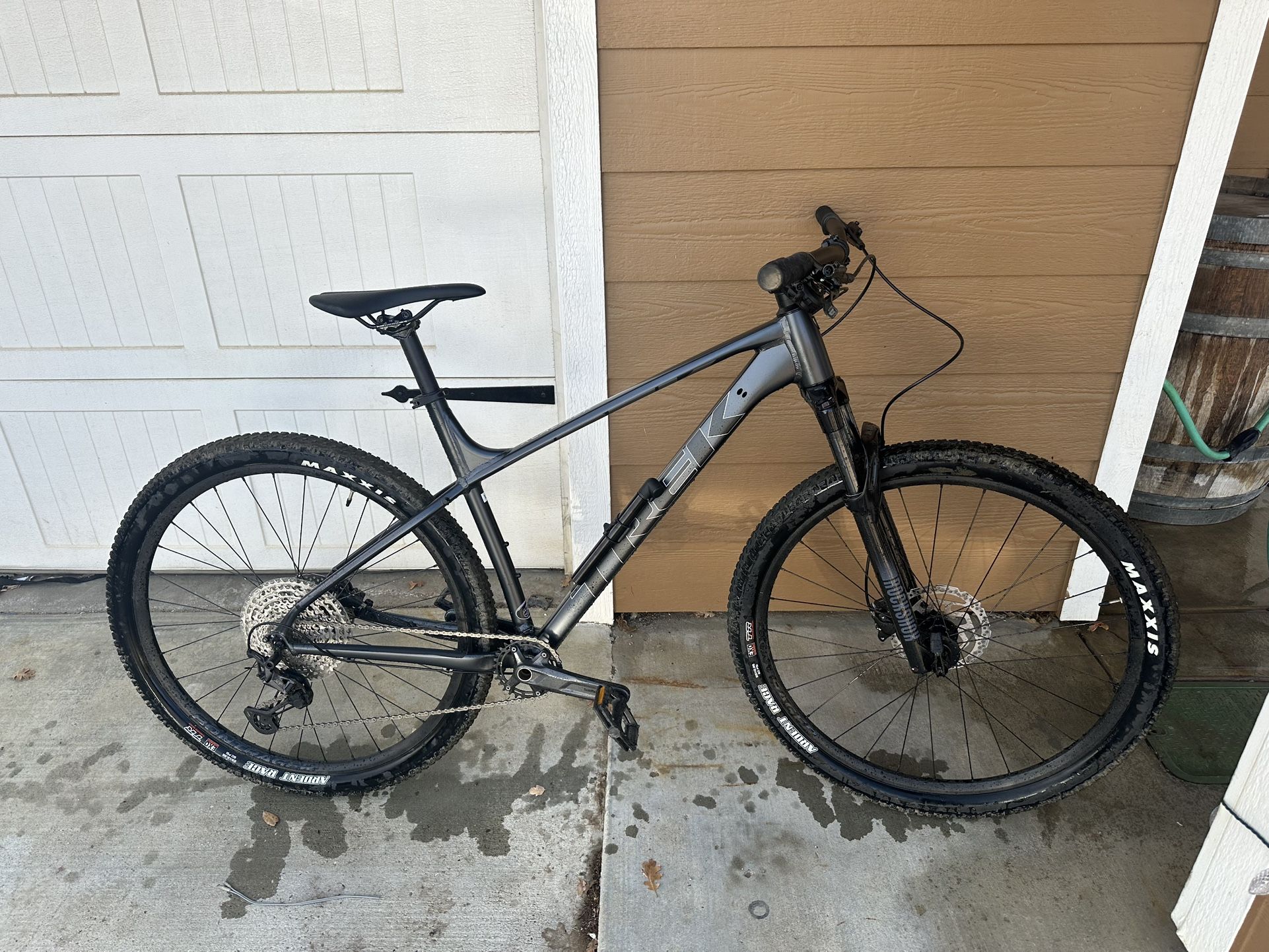 2023 Trek Xcaliber 8