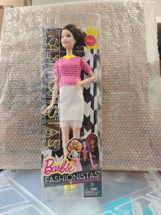 New Barbie Fashionistas Doll - White & Pink Dizzae