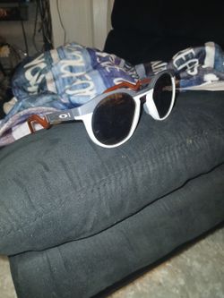 OAKLY SUNGLASSES
