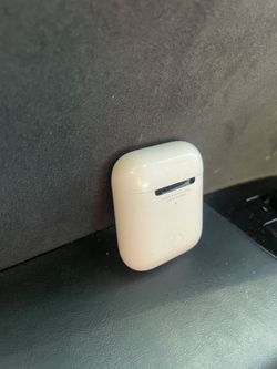 Amazing Condition Apple AirPods (generation 2) 