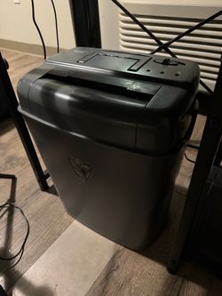 Insignia Heavy Duty Paper Shredder