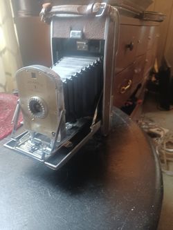 Polaroid Model 95 Land Camera W/ Blue Bulbs, Old Film, & Leather Carrying Case