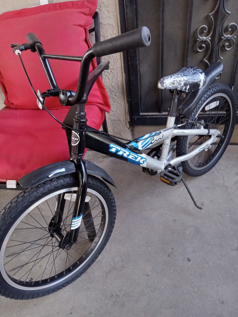 Bike TREK Tires Size 20 Very Good Condition