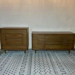 Furniture Guild of California Walnut Wood Mid-Century Modern 9 Drawer Horizontal Dresser and Chest of Drawers Set