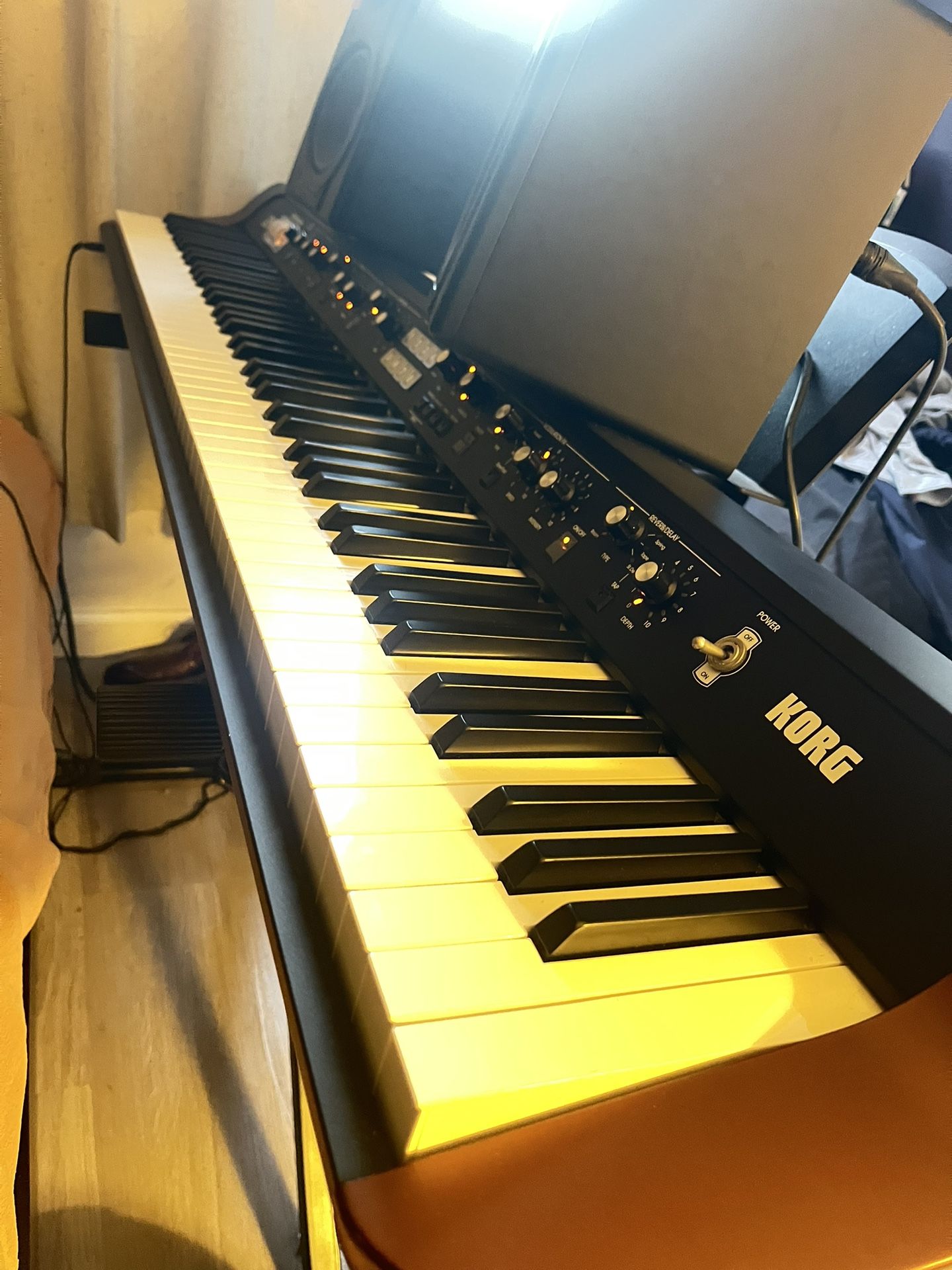 πΉ Korg SV1 88-Key Stage Vintage Piano + M-Audio Monitor, Stand & Bench β Excellent Condition