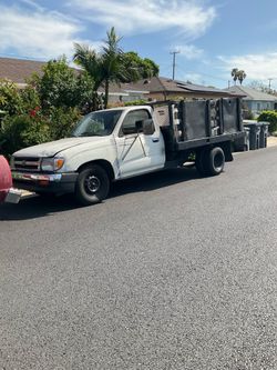 1998 toyota tacoma for parts or complete runs excellent