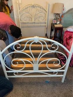 Shabby Chic White Iron Bed