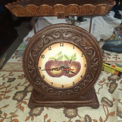 Clock Made To Resemble A Vintage Scale Clock Works With One AA Battery C8D001