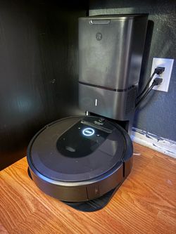 Roomba smart vacuum i7