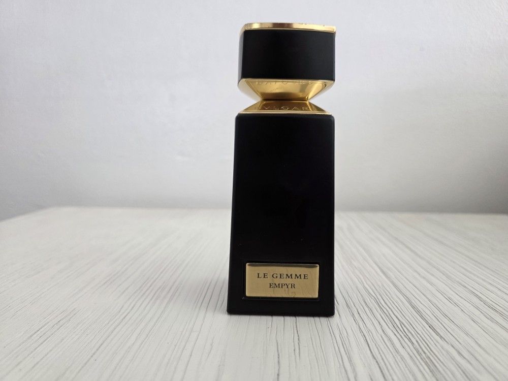 Bvlgari Le Gemme Empyr, a contrasted woody fresh fragrance