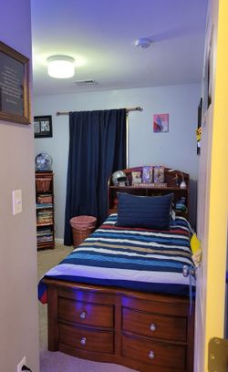 Fantastic Bed with draws & book shelf