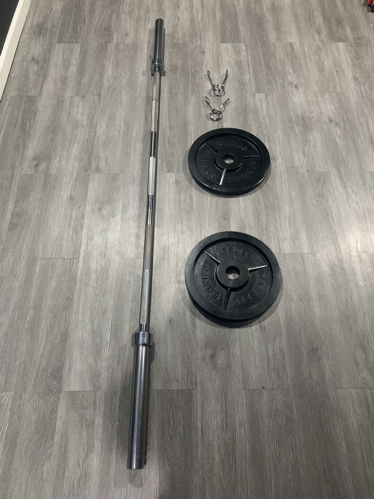 45lb Olympic Barbell + 2x35lb Plates + Clips (2")