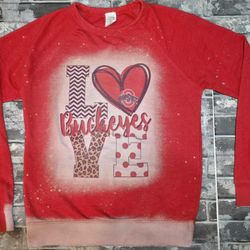 Women’s Large Ohio State Buckeyes “LOVE” Crewneck Sweatshirt | Red Bleached Splatter