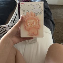 Pop Mart Labubu / Happiness