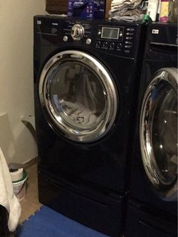 LG TROMM SteamWasher WM2688HNM and Dryer DLG8388NM Set