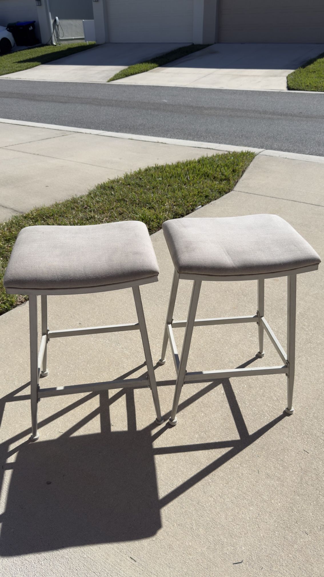 Selling 2 bar stools