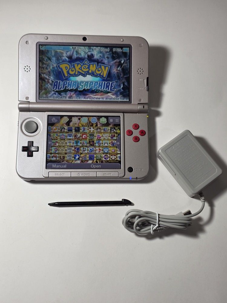 Nintendo 3DS XL NES Edition With 128gb Lots On Extras.