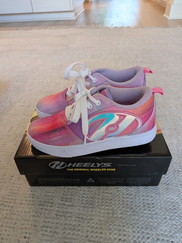 Like New Girls Heelys Size 3