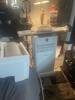 Portable AC *NEW IN BOX ICY COLD**